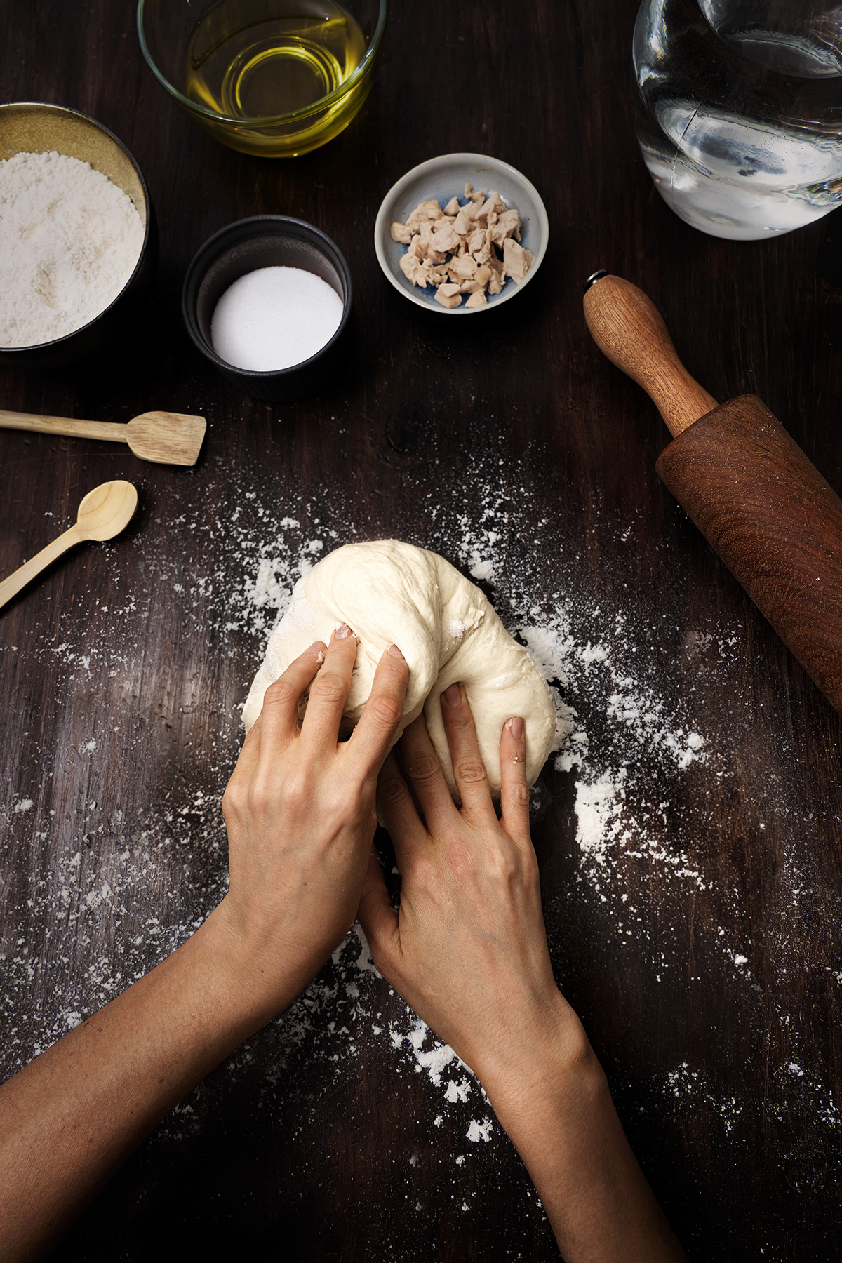 Fotografía de proceso de elaboración de masa para pizza